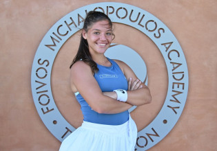 Η Ελλάδα δεν έχει μόνο τον Τσιτσιπά στο Australian Open – Προελαύνει η Λάκη