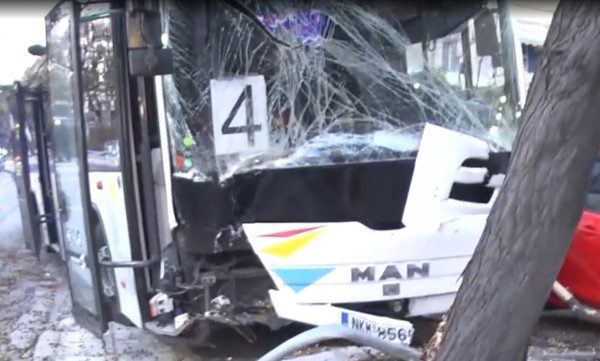 Θεσσαλονίκη: Σοβαρό τροχαίο, συγκρούστηκαν λεωφορείο με ταξί