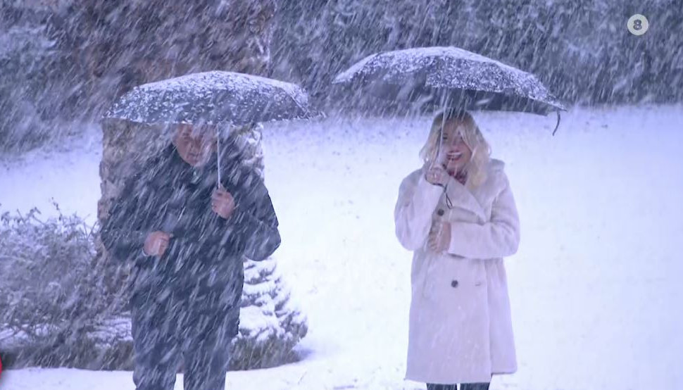 Το Πρωινό: Γιώργος Λιάγκας και Φαίη Σκορδά έκαναν εκπομπή στα χιόνια