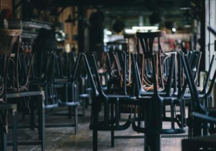 Πάνω από 100 εστιατόρια και μπαρ παραβίασαν τα υγειονομικά μέτρα – «Λουκέτο» για 15 μέρες