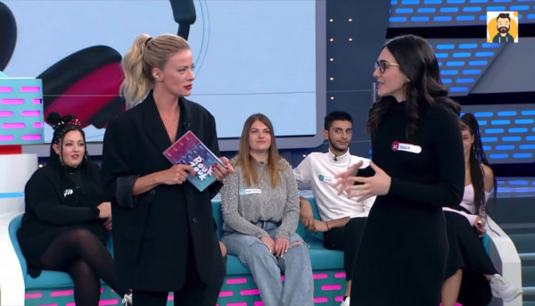 «Σεξουάλα» παίκτρια πήγε να βρει… γκομενάκι στο Ρουκ Ζουκ και η Μακρυπούλια άρχισε τα προξενιά