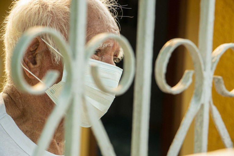 Μοναξιά φέρνει στους ηλικιωμένους ο αυτοπεριορισμός του κοροναϊού