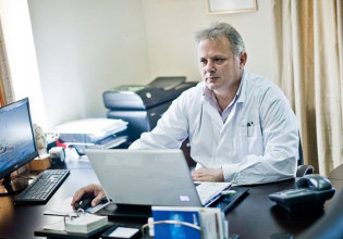 Ανάργυρος Μαριόλης – Αυτός είναι ο «Καλύτερος Οικογενειακός Γιατρός» στον κόσμο για το 2021