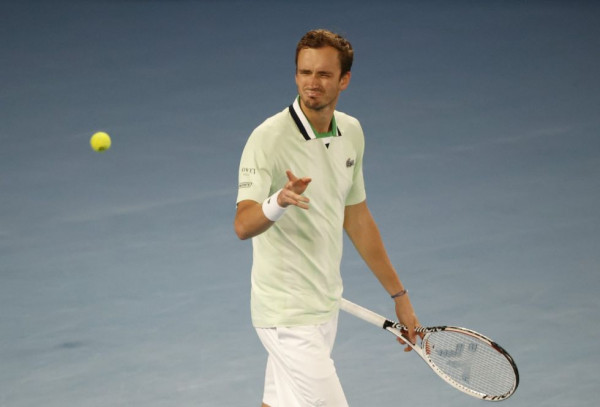 Ο Μεντβέντεφ αντίπαλος του Τσιτσιπά (3-2 σετ)