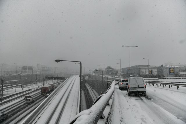 Κακοκαιρία «Ελπίδα»: Αμοιβή εργασίας και δυσχέρειες κυκλοφορίας λόγω χιονοπτώσεων