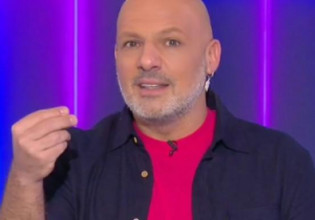 Νίκος Μουτσινάς – «Δεν σηκώθηκαν να του ρίξουν μια μούντζα και να φύγουν;»