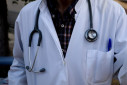 Πανδημία: Οι γιατροί είναι πιο ευάλωτοι σε άγχος και κατάθλιψη