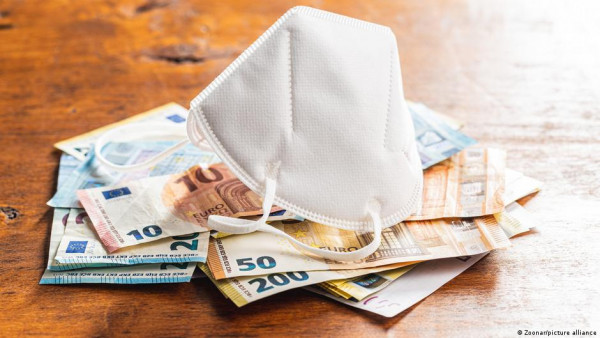 Deutche Welle: Οι πλούσιοι γίνονται πλουσιότεροι στην πανδημία – Αυξάνεται η απόλυτη φτώχεια