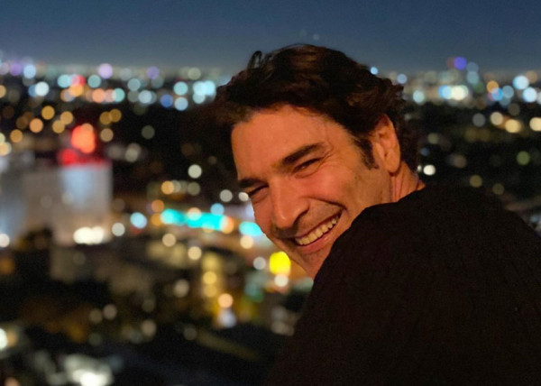 Renuion για τον Παπακαλιάτη – Δεν φαντάζεστε με ποιον σέξι ηθοποιό ποζάρει