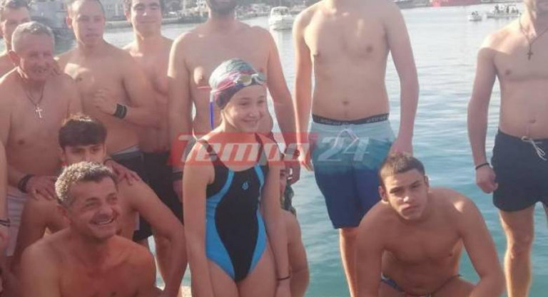 Πάτρα – Ένας 23χρονος έπιασε τον Σταυρό και τον χάρισε σε μία 9χρονη κολυμβήτρια