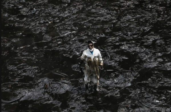 Περού: Πρωτοφανής οικολογική καταστροφή – Διέρρευσαν 6.000 βαρέλια αργού στη θάλασσα
