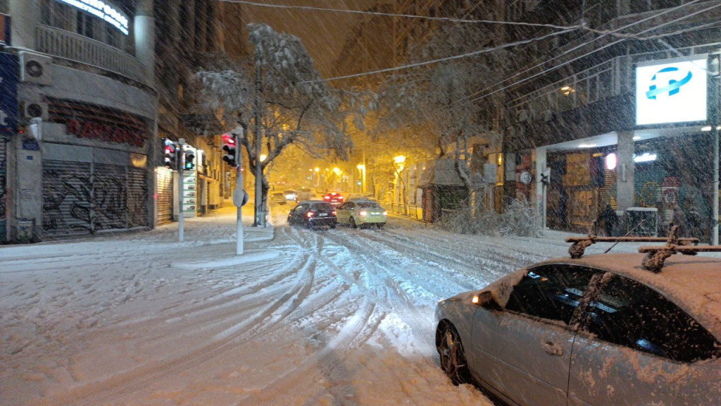 Οδήγηση στο χιόνι ή στον πάγο: Τι χρειάζεται να προσέξουμε πριν και κατά τη διάρκεια