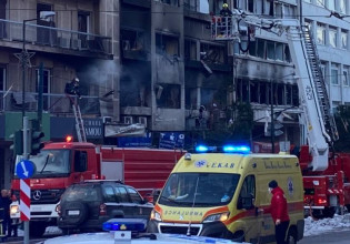 Εκρηξη στη Συγγρού: Τραυματίας σε σοβαρή κατάσταση μεταφέρεται στο Λαϊκό νοσοκομείο