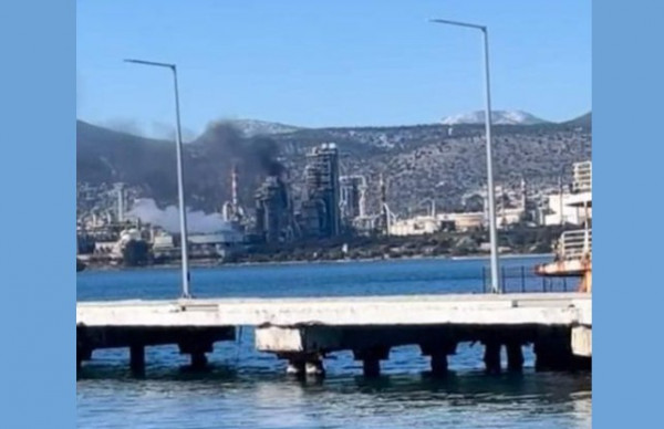 Ελευσίνα: Φωτιά στα διυλιστήρια