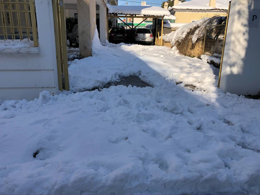 Χαλάνδρι: Ακόμη μια μέρα χωρίς ρεύμα, μέσα στα χιόνια – Τι καταγγέλλουν οι κάτοικοι στο in