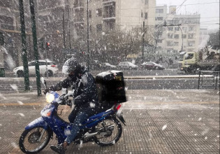 Ελπίδα: Εταιρείες delivery αναστέλλουν λόγω χιονιού τις διανομές – Βίντεο που κόβει την ανάσα