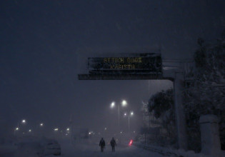 Κακοκαιρία «Ελπίδα»: Ολονύχτια επιχειρήση του στρατού στην Αττική Οδό – Τριτοκοσμικές συνθήκες