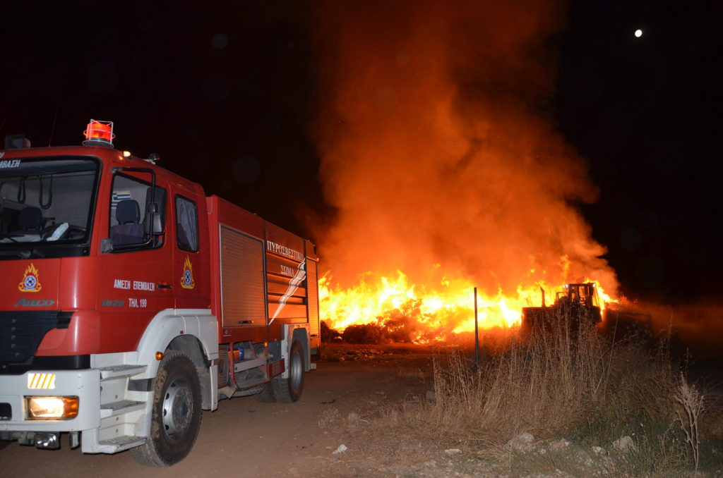 Κορωπί: Μεγάλη πυρκαγιά σε χώρο στάθμευσης σκαφών