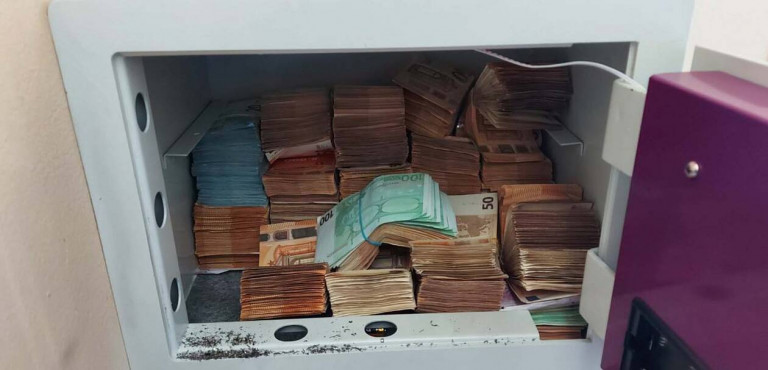 Βόλος - Συνελήφθησαν τρία άτομα για κλοπή δύο χρηματοκιβωτίων