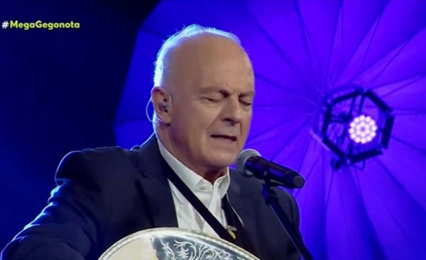 Σπίτι με το Mega – Ο Θανάσης Πολυκανδριώτης έρχεται μαζί με μεγάλες φωνές σε μια βραδιά γεμάτη μπουζούκι