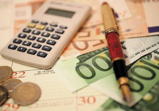 Προϋπολογισμός – Το έλλειμμα μικραίνει, οι στόχοι παραμένουν