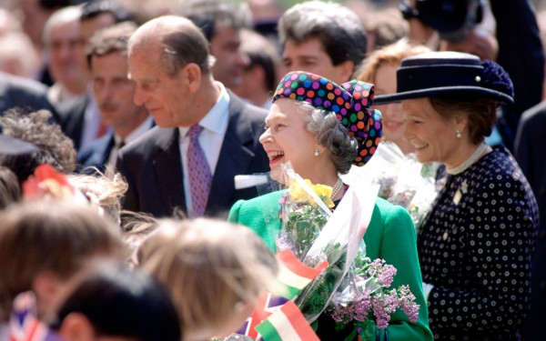 Βρετανία – Τρίτο «χτύπημα» για τη βασίλισσα Ελισάβετ – Πέθανε η κυρία επί των τιμών της