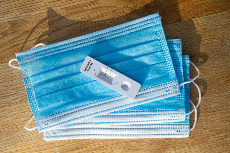 Self test – Σε έλλειψη στα φαρμακεία – Τι απαντά η Μίνα Γκάγκα, πού οφείλεται το πρόβλημα