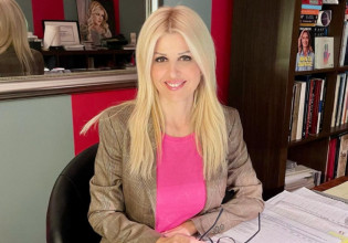 Έλενα Ράπτη – H εκπληκτική ομοιότητα με την αδερφή της