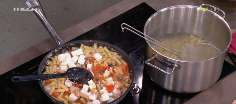 Ριγκατόνι με κοτόπουλο, φέτα και ελιές από τον Νικόλα Σακελλαρίου