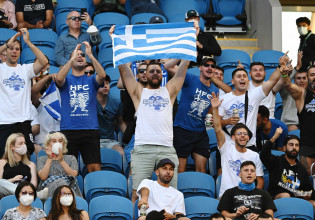 Μαρία Σάκκαρη – Οι Έλληνες στις κερκίδες τραγούδησαν το My Number One της Έλενας Παπαρίζου