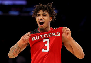 Σάντερς – «Ευγνώμων που βρίσκομαι στο Λαύριο»