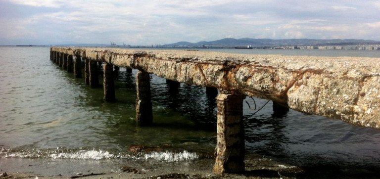 Καλαμαριά-Καταρρέει ιστορική σκάλα