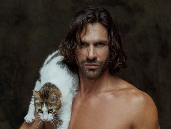 Μόνο με το μποξεράκι στα χιόνια ο Γιάννης Σπαλιάρας