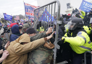 ΗΠΑ – Ένα χρόνο μετά την επίθεση στο Καπιτώλιο, οι Αμερικανοί ανησυχούν για τη δημοκρατία τους