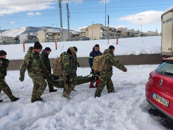 Κακοκαιρία «Ελπίδα»: Πώς βοήθησε ο στρατός στη σωτηρία των εγκλωβισμένων οδηγών