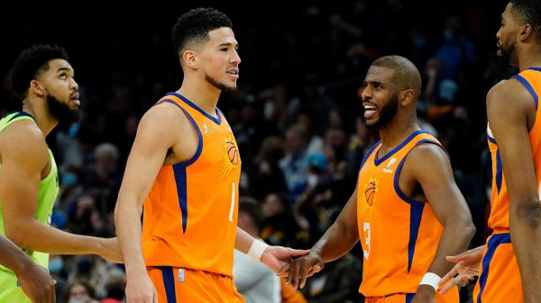NBA: Μπούκερ και Πολ «καθάρισαν» για τους Σανς, πήραν το θρίλερ οι Χόρνετς
