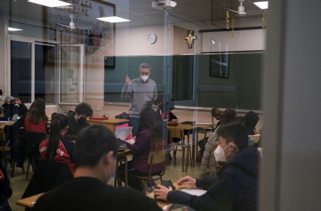 Ιταλία – Άνοιξαν τα σχολεία – Πιθανή επιστροφή σε τηλεκπαίδευση για τους μισούς μαθητές