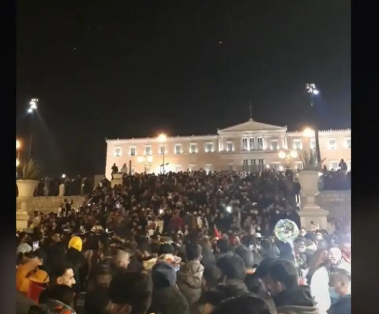 Κοροναϊός – Οι έλεγχοι του τριημέρου από την ΕΛ.ΑΣ. – «Καμπάνες» και σε πεζούς στην πλατεία Συντάγματος κατά την αλλαγή του χρόνου