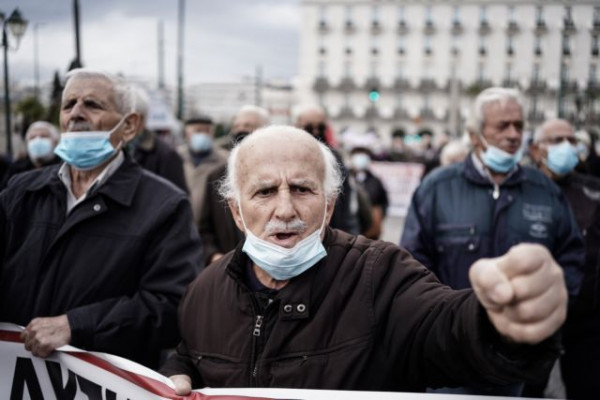 Συντάξεις – Παράσταση διαμαρτυρίας από τους συνταξιούχους κατά της εγκυκλίου του υπουργείου Εργασίας