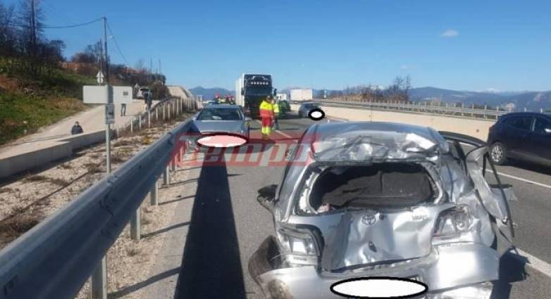 Τραγωδία στην Εθνική Οδό Αθηνών - Πατρών: Φορτηγό παρέσυρε και σκότωσε 22χρονη
