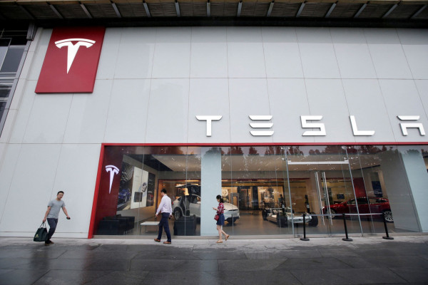 Tesla – «Πυρά» κατά Μασκ για εκθεσιακό κέντρο στην περιοχή των Ουιγούρων