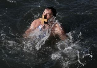 Θεοφάνια – Στη Γαύδο η Σακελλαροπούλου, σε Άη Στράτη και Λήμνο ο Μητσοτάκης