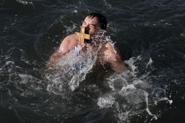 Θεοφάνια – Στη Γαύδο η Σακελλαροπούλου, σε Άη Στράτη και Λήμνο ο Μητσοτάκης