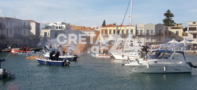 Θεοφάνια στο Ρέθυμνο – Έπιασε τον Σταυρό για 11η φορά