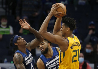 NBA – Άνετη νίκη των Τίμπεργουλβς, στραβοπάτημα των Μάβερικς