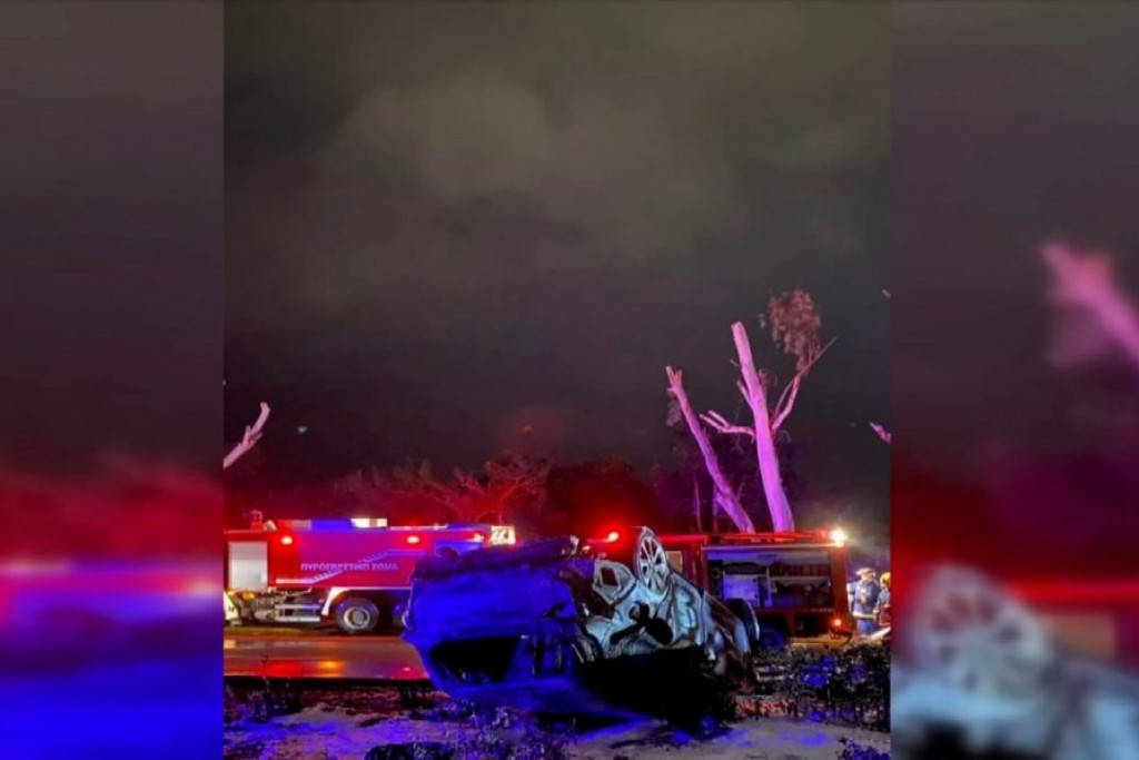 Γλυφάδα: Σοκαριστικό τροχαίο – Αυτοκίνητο αναποδογύρισε και τυλίχθηκε στις φλόγες