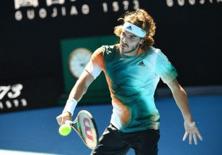 Τσιτσιπάς: Τι ώρα παίζει στον μεγάλο ημιτελικό με τον Μεντβέντεφ