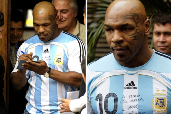 Πιο τρελός από τους τρελούς – Ο Τάισον στη Βραζιλία, με υπογεγραμμένη φανέλα του Μαραντόνα