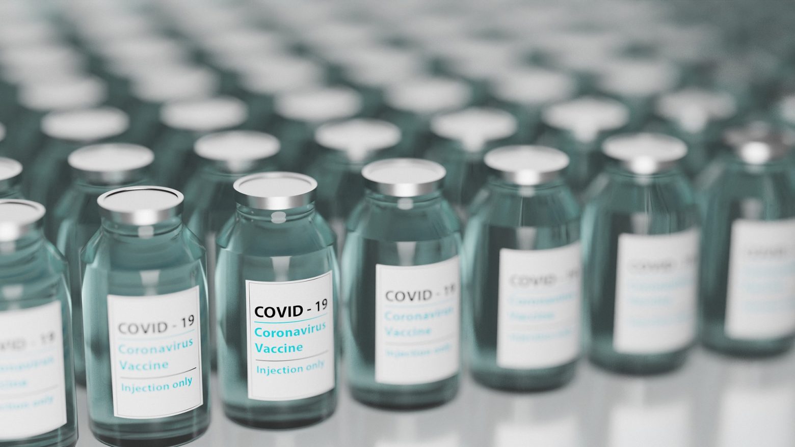 Κοροναϊός - Τα εμβόλια έσωσαν διπλάσια άτομα από θάνατο ή νοσοκομείο σε ένα εξάμηνο