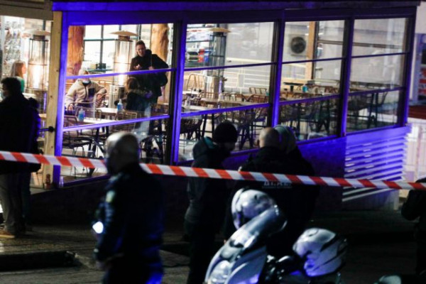 Βούλα: Τι συνέβη στην αιματηρή συμπλοκή με πυροβολισμούς έξω από φούρνο